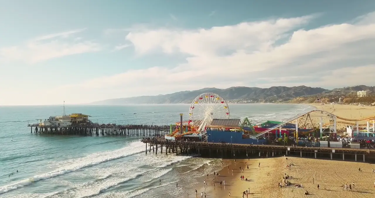 8493715-hd_1366_720_24fps