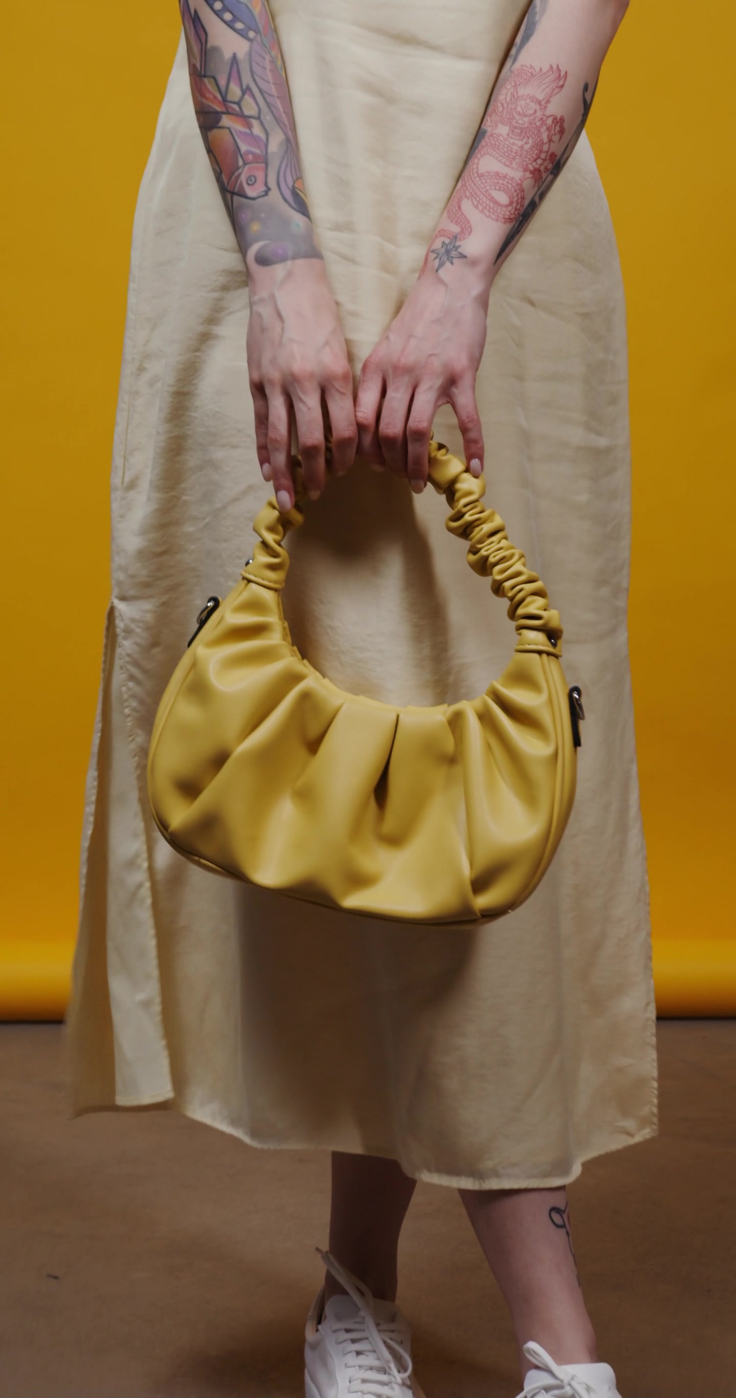 8798091-uhd_2160_4096_25fps